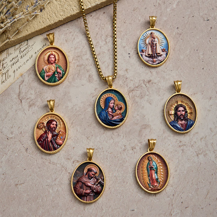 Christianartworkshop Elegante, emaillierte Halskette mit religiösem Porträt und Goldrahmen: Ein Symbol des Glaubens und des Schutzes - image 0