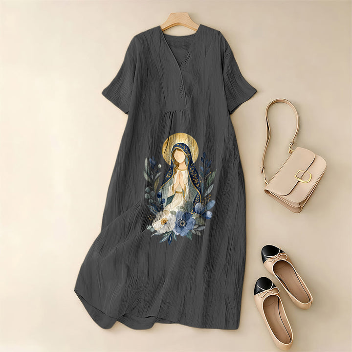 Christianartworkshop Gentle Our Lady Aquarell-Blumenakzent-V-Ausschnitt-Midikleid mit kurzen Ärmeln - image 9