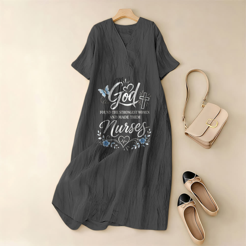 Christianartworkshop Gott fand die stärksten Frauen und machte sie zu Krankenschwestern. Inspirierendes Midikleid mit V-Ausschnitt und kurzen Ärmeln. - image 1