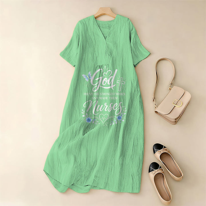Christianartworkshop Gott fand die stärksten Frauen und machte sie zu Krankenschwestern. Inspirierendes Midikleid mit V-Ausschnitt und kurzen Ärmeln. - image 9