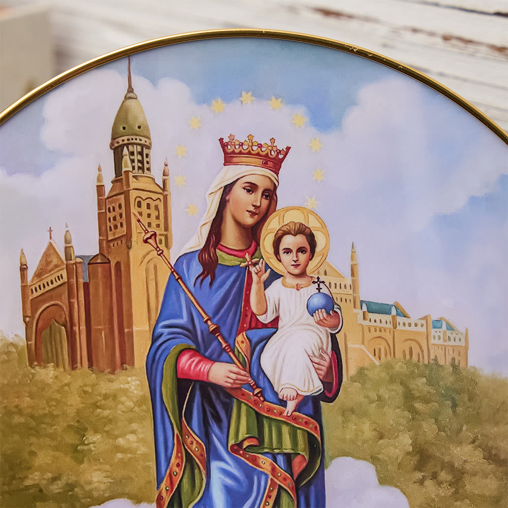 Christianartworkshop Tischornament Madonna mit Kind vor Kathedralenhintergrund und Goldrand: Ein Symbol marianischer Gnade - image 4