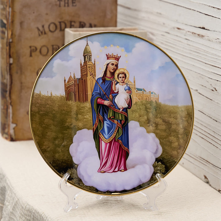Christianartworkshop Tischornament Madonna mit Kind vor Kathedralenhintergrund und Goldrand: Ein Symbol marianischer Gnade - Madonna mit Kind - image 0