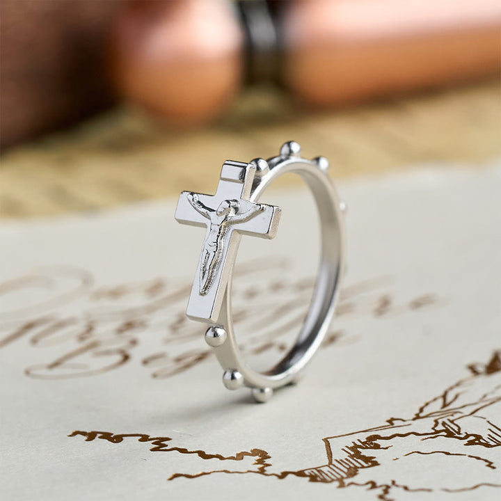 Christianartworkshop Klassischer Rosenkranzring mit Kruzifix und durchgehendem Perlengebetband: Ein zeitloses Symbol der Andacht - image 2