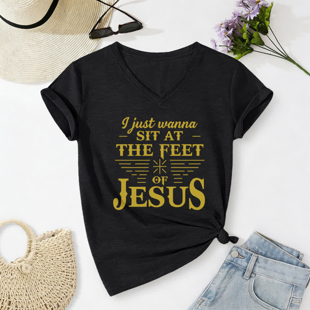 Christianartworkshop Ich möchte einfach nur zu Füßen Jesu sitzen – T-Shirt mit V-Ausschnitt - Schwarz - 2XL - image 2