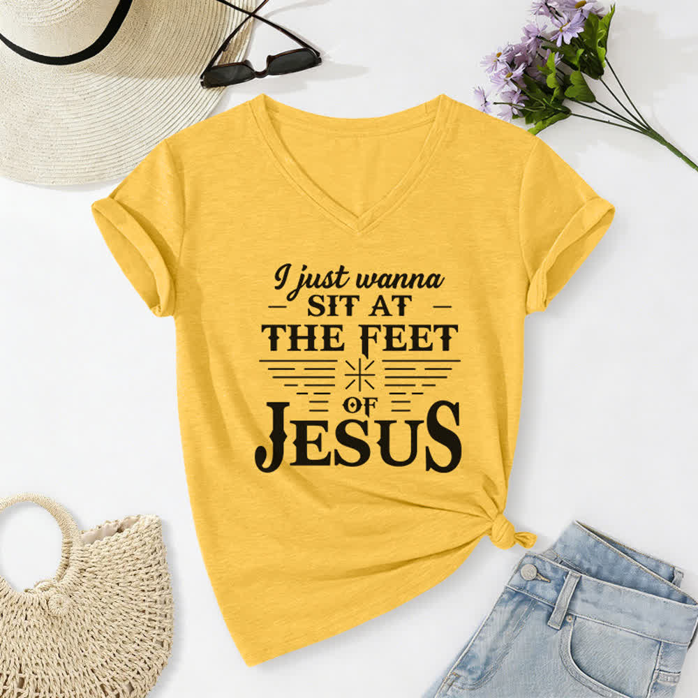 Christianartworkshop Ich möchte einfach nur zu Füßen Jesu sitzen – T-Shirt mit V-Ausschnitt - Gelb - 2XL - image 10