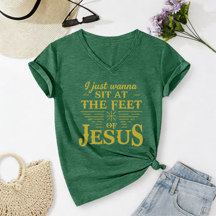 Christianartworkshop Ich möchte einfach nur zu Füßen Jesu sitzen – T-Shirt mit V-Ausschnitt - Dunkelgrün - 2XL - image 14