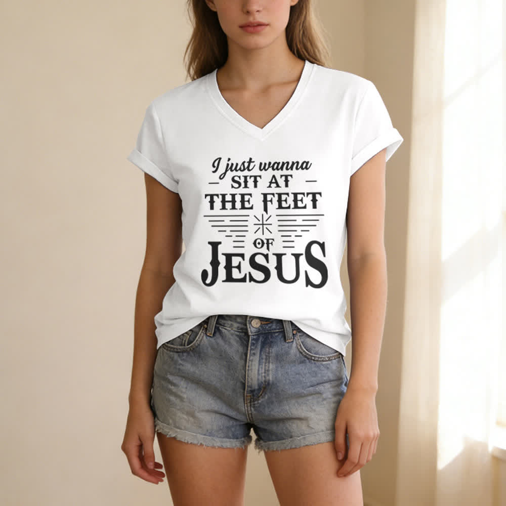 Christianartworkshop Ich möchte einfach nur zu Füßen Jesu sitzen – T-Shirt mit V-Ausschnitt - image 5
