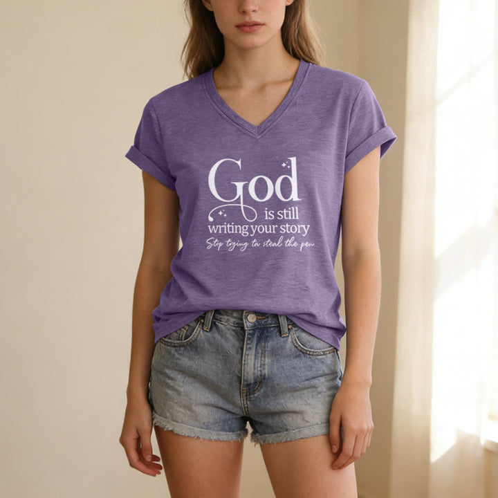 Christianartworkshop T-Shirt für Frauen mit V-Ausschnitt und Aufdruck „Gott schreibt noch immer deine Geschichte“ - image 1