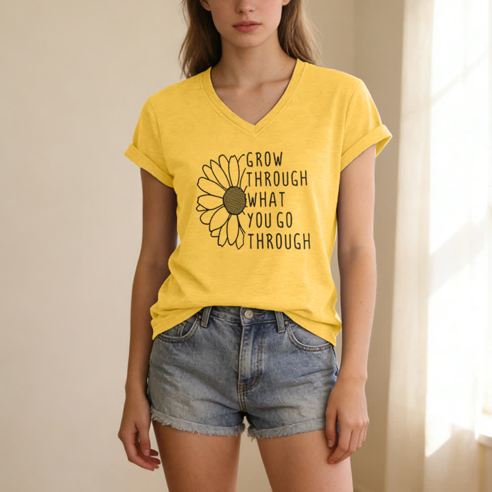 Christianartworkshop Damen-T-Shirt mit V-Ausschnitt und Aufdruck „Wachse durch das, was du durchmachst“ - image 1