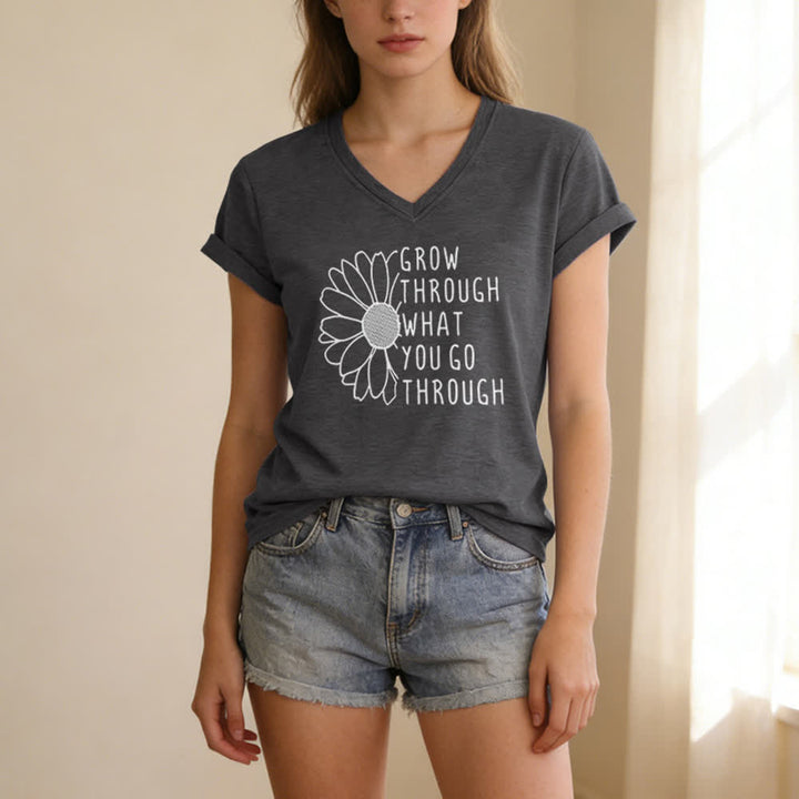 Christianartworkshop Damen-T-Shirt mit V-Ausschnitt und Aufdruck „Wachse durch das, was du durchmachst“ - image 7