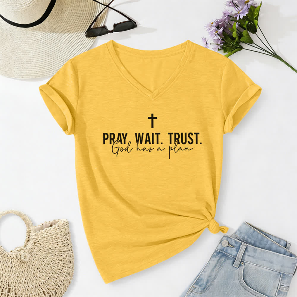 Christianartworkshop Damen-T-Shirt mit V-Ausschnitt: „Bete, warte, vertraue darauf, dass Gott einen Plan hat“. - Gelb - 2XL - image 10