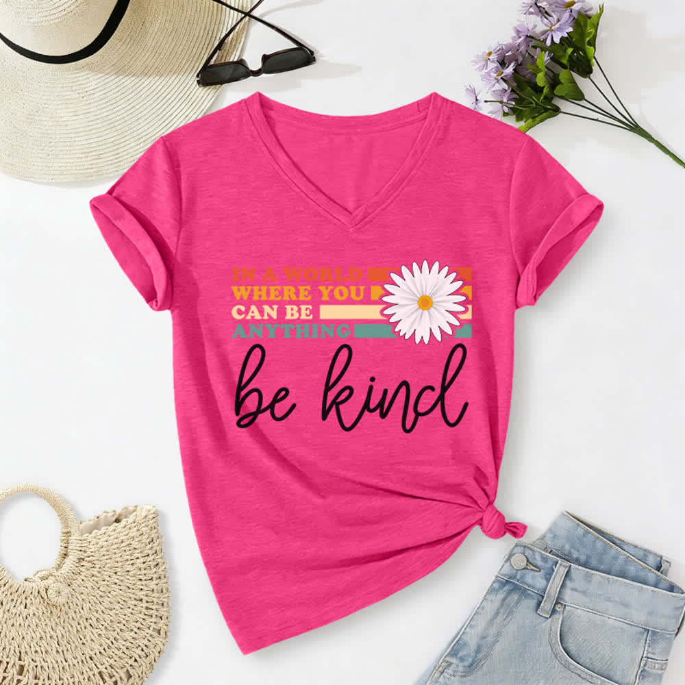 Christianartworkshop Damen-T-Shirt mit V-Ausschnitt: In einer Welt, in der du alles sein kannst, sei freundlich - Rose - 2XL - image 22