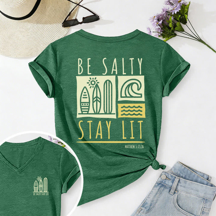 Christianartworkshop Damen Be Salty Stay Lit Bedrucktes Freizeit-T-Shirt mit V-Ausschnitt - Dunkelgrün - 2XL - image 35