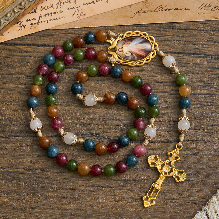 Bunte Rosenkranzkette aus Turmalinperlen mit quadratischem Symbol der Göttlichen Barmherzigkeit und goldenem Kruzifix von Christianartworkshop - Göttliche Barmherzigkeit - image 0
