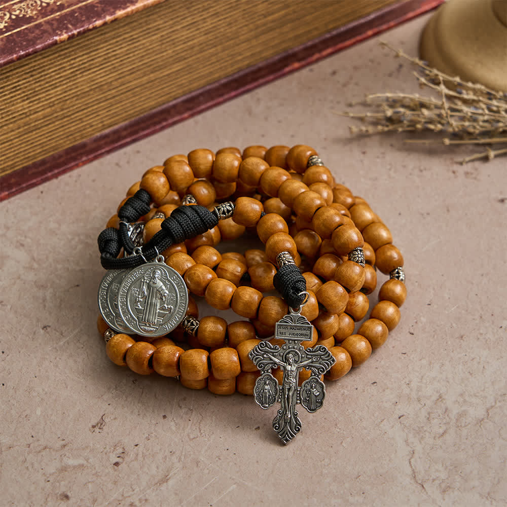 Christianartworkshop Traditioneller, rustikaler Rosenkranz aus Holz mit fünfzehn Gesätzen, St.-Benedikt-Medaille und Kruzifix - image 5