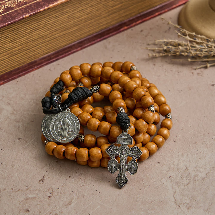 Christianartworkshop Traditioneller, rustikaler Rosenkranz aus Holz mit fünfzehn Gesätzen, St.-Benedikt-Medaille und Kruzifix - image 5