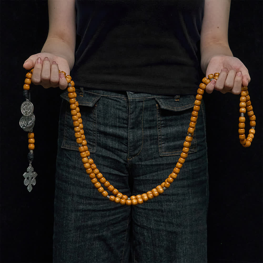Christianartworkshop Traditioneller, rustikaler Rosenkranz aus Holz mit fünfzehn Gesätzen, St.-Benedikt-Medaille und Kruzifix - image 3