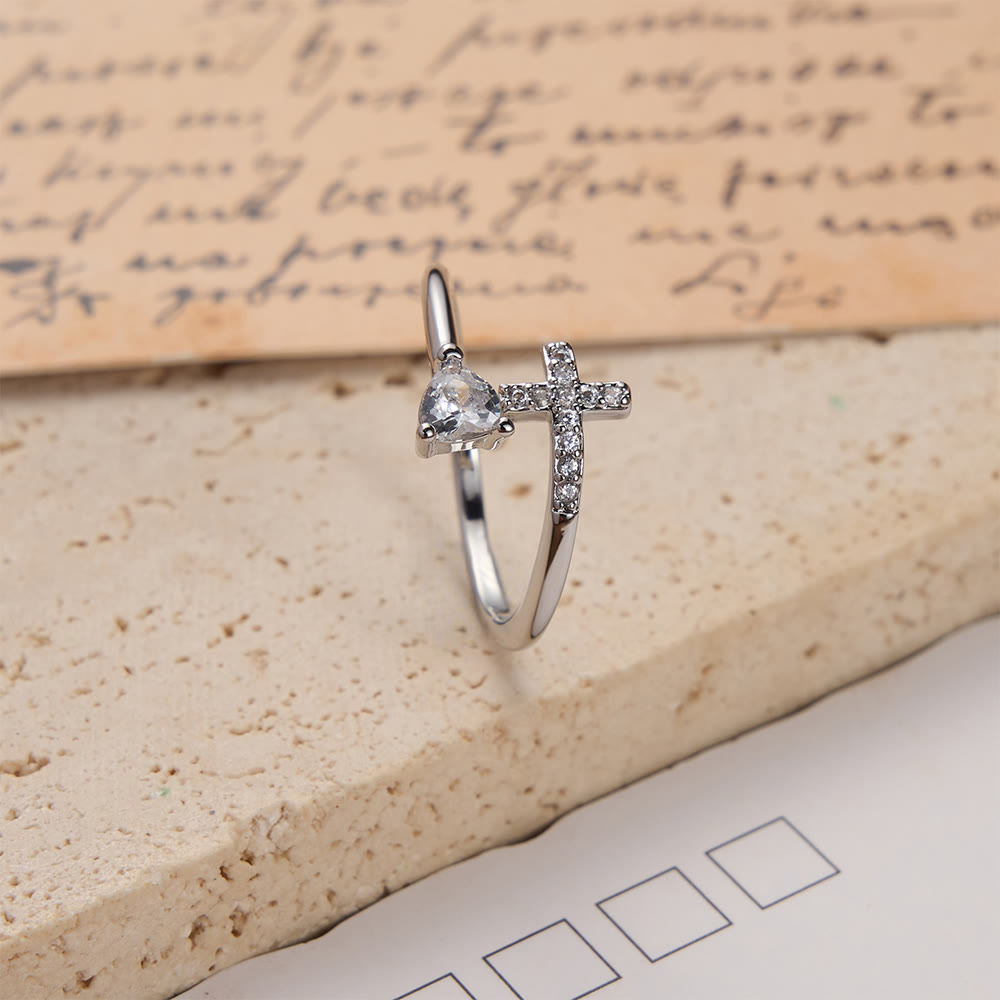 Christianartworkshop Zweifarbiger, verstellbarer Ring mit Zirkonia-Akzenten in Kreuz- und Herzform: Eine Erinnerung an heilige Gnade - image 4