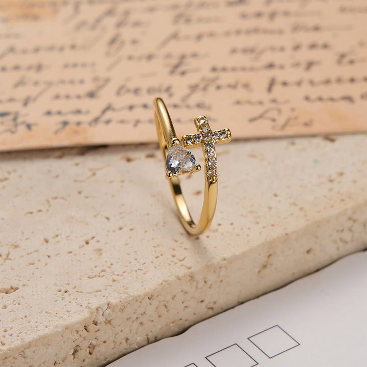 Christianartworkshop Zweifarbiger, verstellbarer Ring mit Zirkonia-Akzenten in Kreuz- und Herzform: Eine Erinnerung an heilige Gnade - image 2