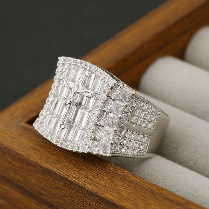 Christianartworkshop Luxuriöser Kreuzring aus Zirkonia mit Baguette- und Rundschliff: Eine Erinnerung an heilige Majestät - Silber - US 10 - image 3