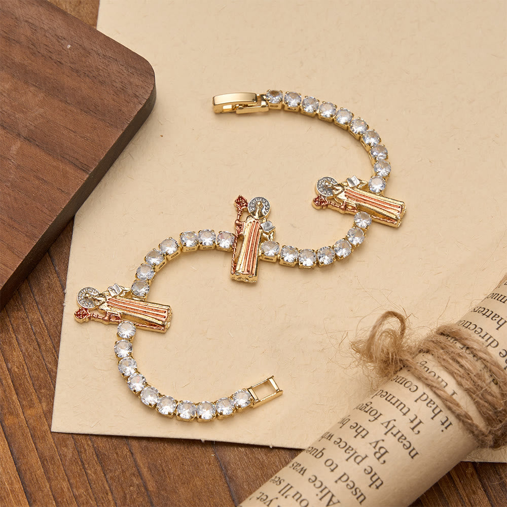 Christianartworkshop Funkelndes Zirkon-Tennisarmband mit Motiven des Heiligen Judas Thaddäus, des Heiligen Benedikt und der Muttergottes: Eine Erinnerung an himmlische Gnade - St. Benedikt – Rosa Robe - image 14