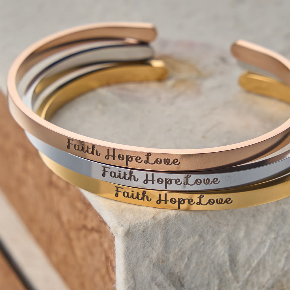 Christianartworkshop Graviertes, verstellbares Armband mit den Motiven Glaube, Hoffnung und Liebe: Ein Symbol göttlicher Tugenden - image 0