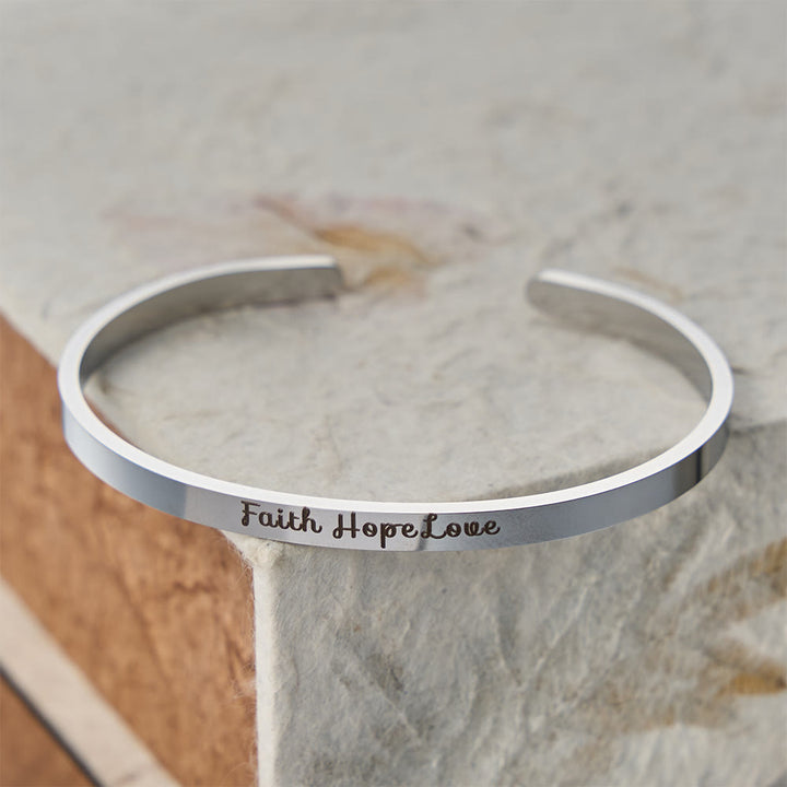 Christianartworkshop Graviertes, verstellbares Armband mit den Motiven Glaube, Hoffnung und Liebe: Ein Symbol göttlicher Tugenden - Silber - image 3
