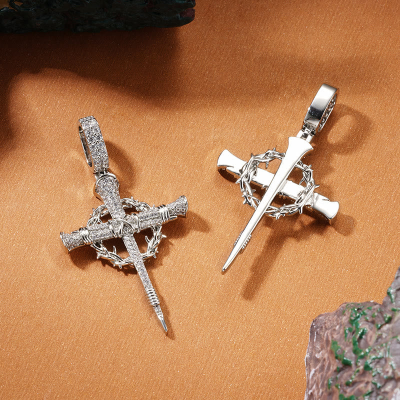 Christianartworkshop Halskette mit Nagelkreuz und Dornenkrone aus Zirkonia: Eine Erinnerung an die göttliche Liebe - image 6