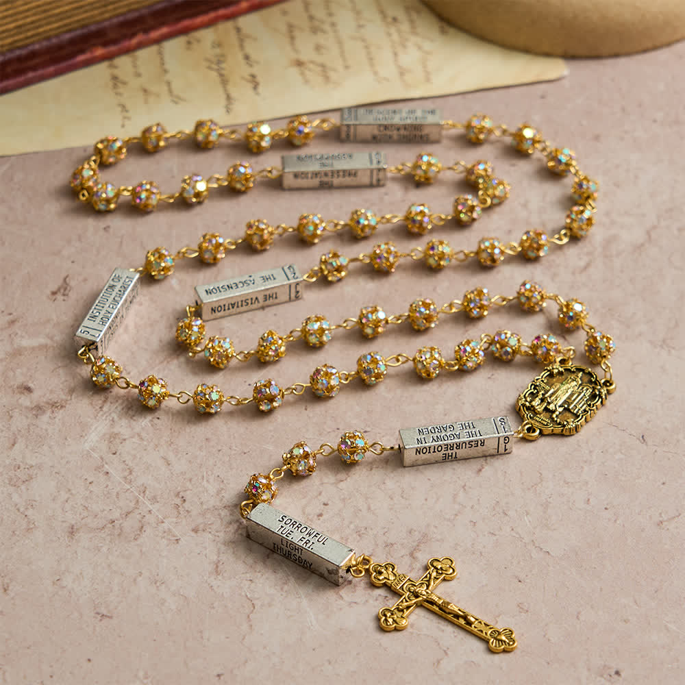 Christianartworkshop Sechsblättriger Rosenkranz mit goldenen Strasssteinen und dem Motiv Unserer Lieben Frau von Fatima - image 2