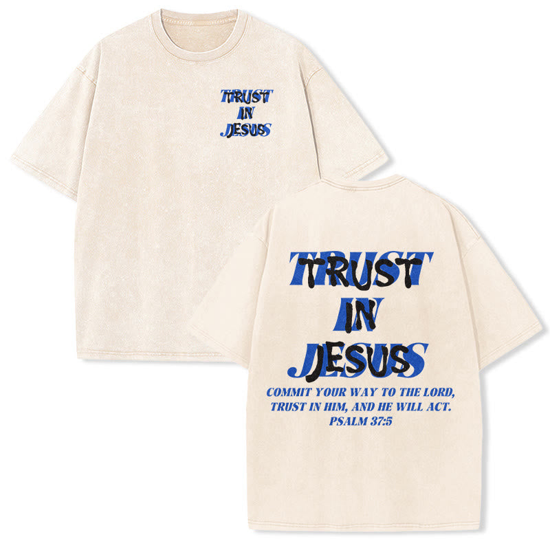 Christianartworkshop Vertraue auf Jesus, Psalm 37,5 – Vorder- und Rückseite bedrucktes, gewaschenes Unisex-T-Shirt - Beige - 5XL - image 0