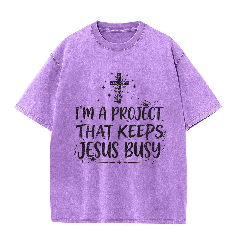 Christianartworkshop Ich bin ein Projekt, das Jesus beschäftigt – Lustiges Glaubenszitat – Gewaschenes Unisex-T-Shirt - Lila - 5XL - image 6