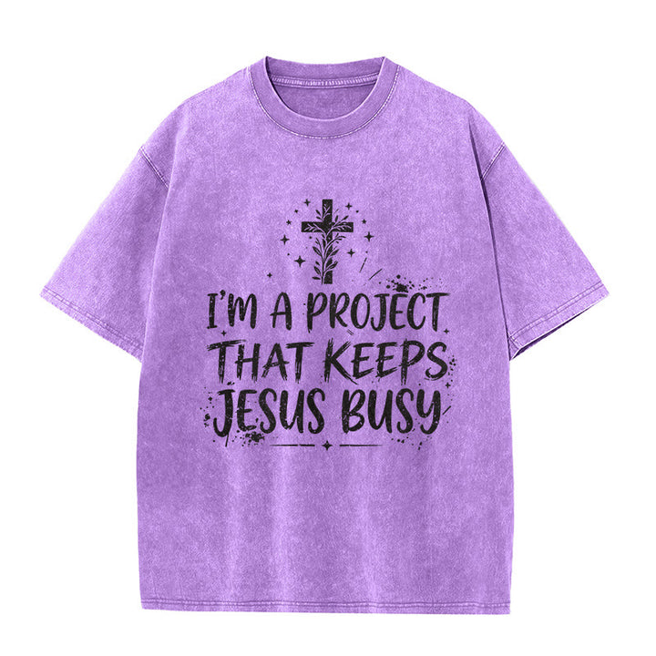 Christianartworkshop Ich bin ein Projekt, das Jesus beschäftigt – Lustiges Glaubenszitat – Gewaschenes Unisex-T-Shirt - Lila - 5XL - image 6