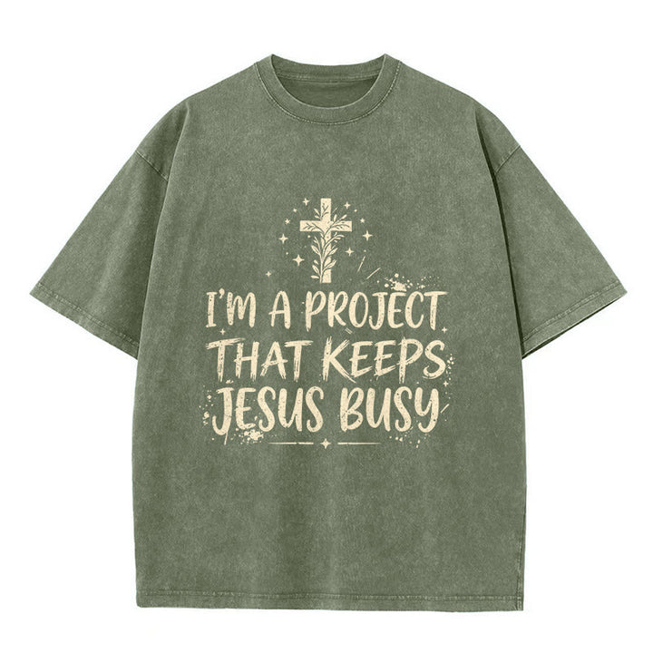 Christianartworkshop Ich bin ein Projekt, das Jesus beschäftigt – Lustiges Glaubenszitat – Gewaschenes Unisex-T-Shirt - Armeegrün - 5XL - image 3