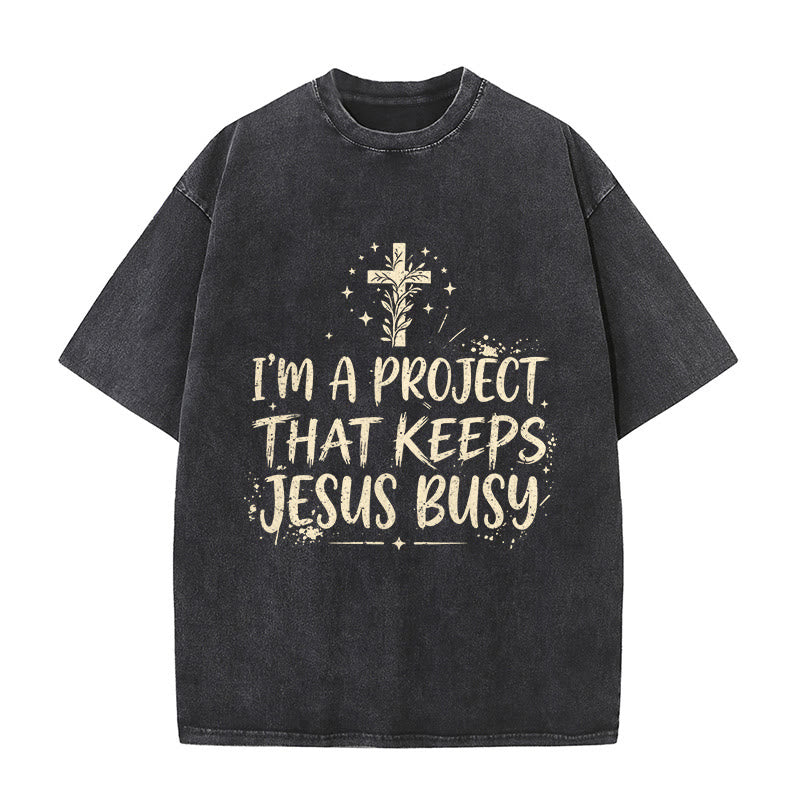 Christianartworkshop Ich bin ein Projekt, das Jesus beschäftigt – Lustiges Glaubenszitat – Gewaschenes Unisex-T-Shirt - Schwarz - 5XL - image 0