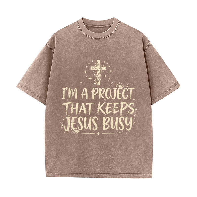 Christianartworkshop Ich bin ein Projekt, das Jesus beschäftigt – Lustiges Glaubenszitat – Gewaschenes Unisex-T-Shirt - Braun - 5XL - image 1