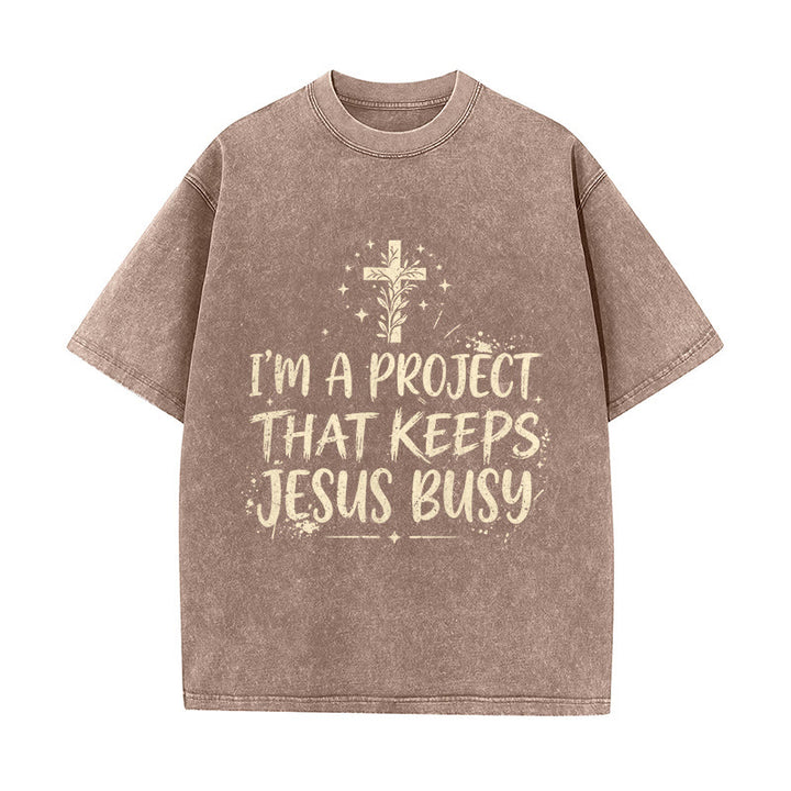 Christianartworkshop Ich bin ein Projekt, das Jesus beschäftigt – Lustiges Glaubenszitat – Gewaschenes Unisex-T-Shirt - Braun - 5XL - image 1