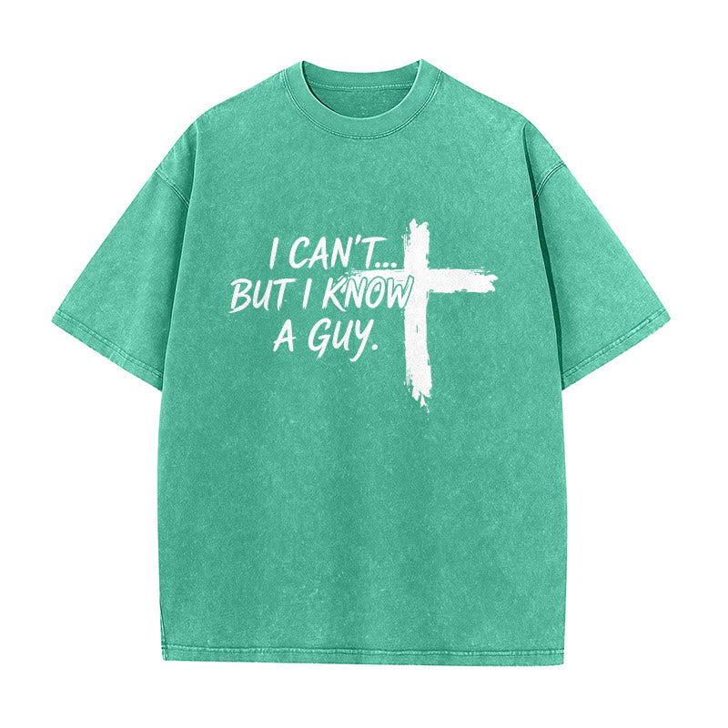 Christianartworkshop Ich kann nicht, aber ich kenne da jemanden – lustiges Glaubenszitat mit Pinselstrichkreuz auf gewaschenem T-Shirt - Grün - 5XL - image 3