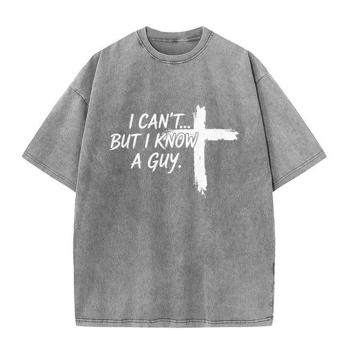 Christianartworkshop Ich kann nicht, aber ich kenne da jemanden – lustiges Glaubenszitat mit Pinselstrichkreuz auf gewaschenem T-Shirt - Grau - 5XL - image 8