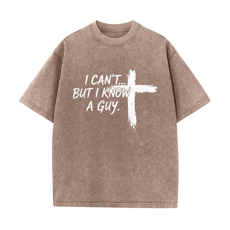 Christianartworkshop Ich kann nicht, aber ich kenne da jemanden – lustiges Glaubenszitat mit Pinselstrichkreuz auf gewaschenem T-Shirt - Braun - 5XL - image 4