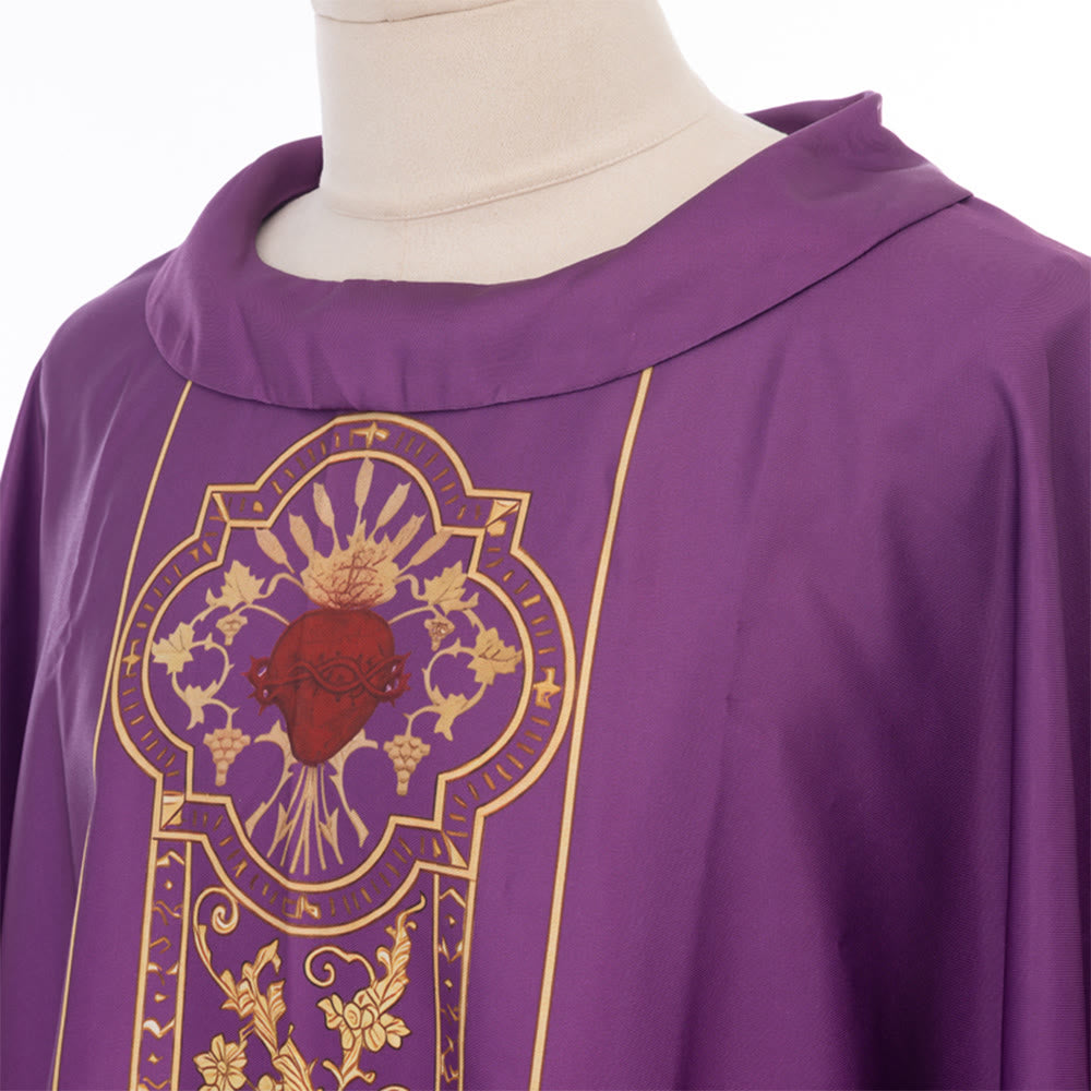 Christianartworkshop Kasel mit Wappen des Heiligen Herzens und floraler Rankenstickerei - image 12