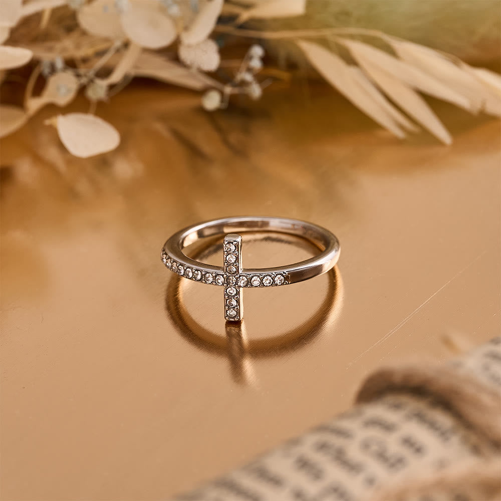 Christianartworkshop Zarter Zirkonring mit seitlichem Kreuz und vollflächiger Steinfassung: Eine Erinnerung an unaufdringliche göttliche Anmut - Silber - US 13 - image 11