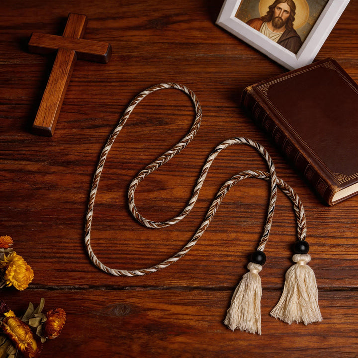 Christianartworkshop Priestergürtel mit kunstvollen Perlen- und Quastenverzierungen: Ein Symbol der priesterlichen Berufung - image 2