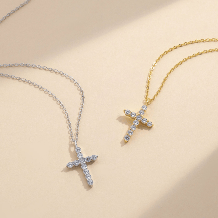 Christianartworkshop Minimalistische Zirkonkreuz-Halskette in Gold- und Silbertönen: Eine Erinnerung an subtile göttliche Gnade - image 1