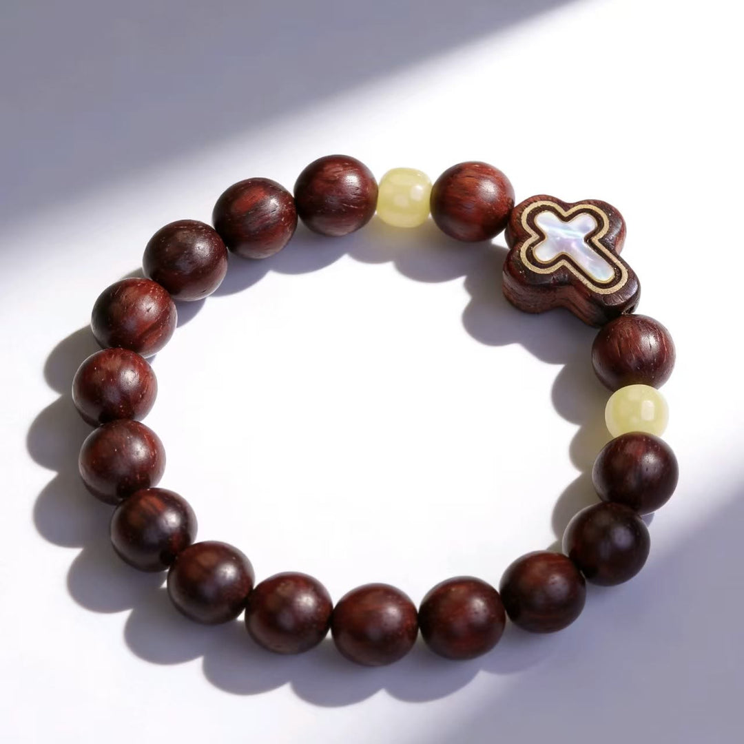 Christianartworkshop Armband mit Kreuzperlen aus Sandelholz und Perlmutt: Ein Symbol göttlicher Gelassenheit - image 1