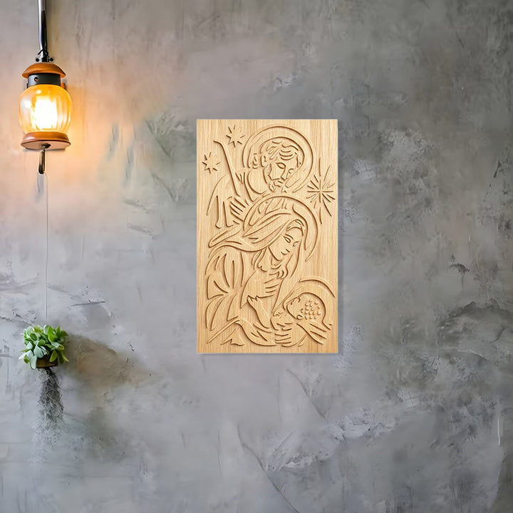 Minimalistische Holzplakette mit Krippenmotiv von Christianartworkshop : Eine Erinnerung an himmlische Gnade und Frieden - image 1