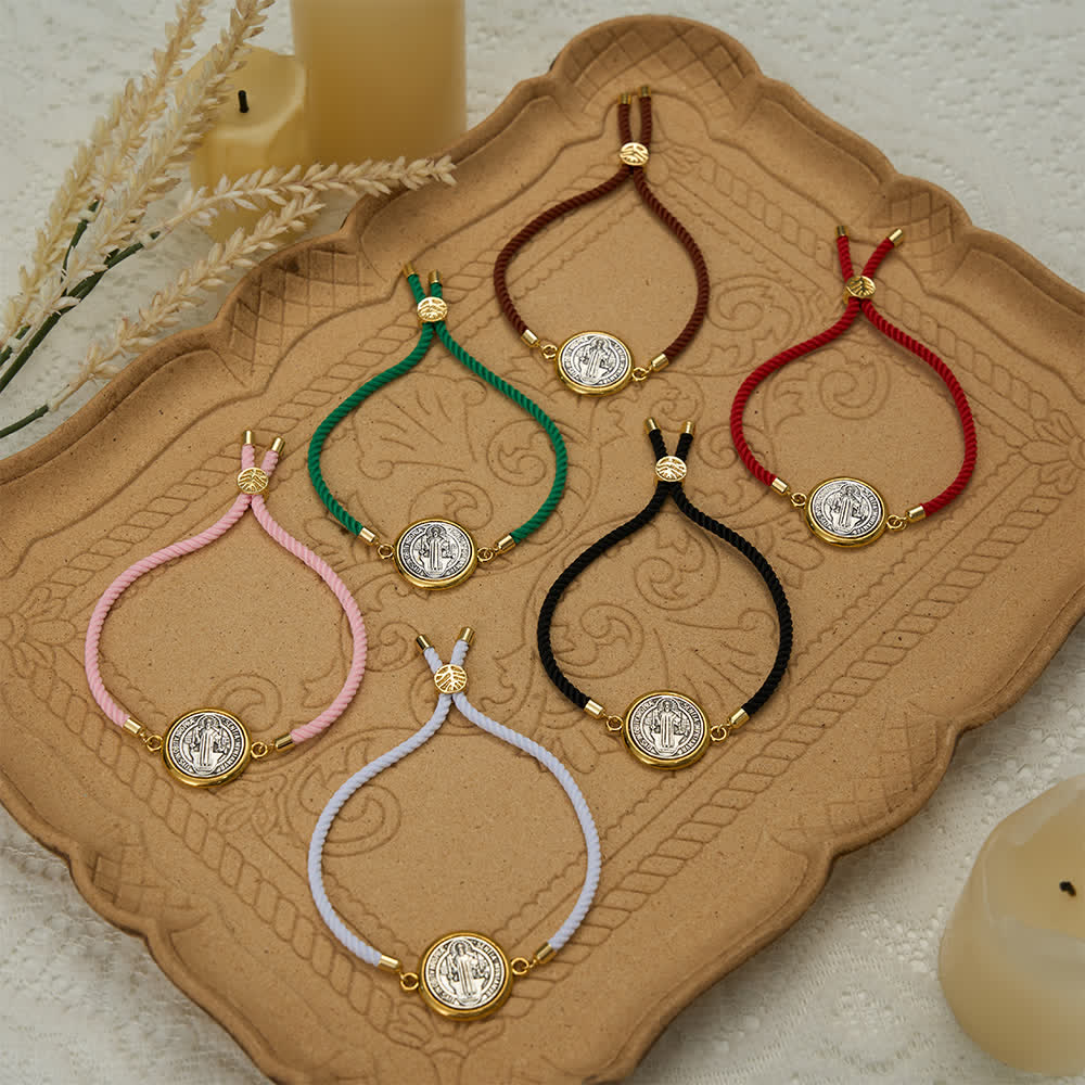 Christianartworkshop St. Benedikt-Medaille Armband aus geflochtener Kordel in verschiedenen Farben: Ein Symbol göttlichen Schutzes - image 1