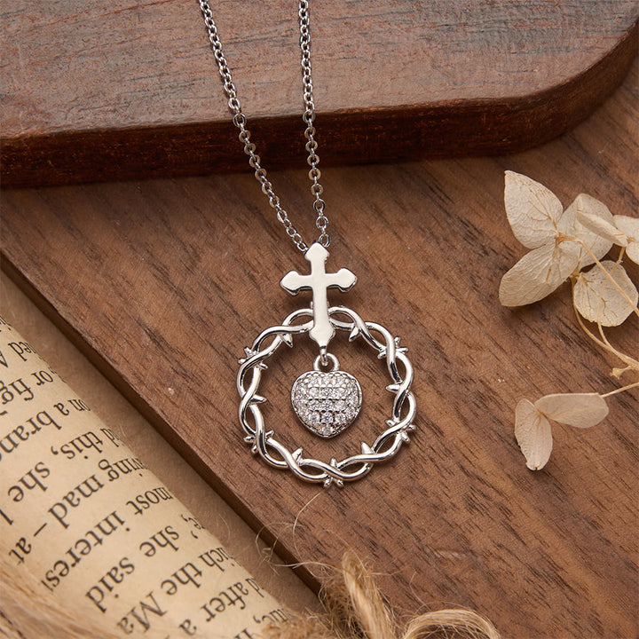 Christianartworkshop Halskette mit Zirkon-Kreuz, Dornenkranz und herzförmigem Edelsteinanhänger: Ein Symbol heiliger, erlösender Liebe - Silbernes glänzendes Kreuz - image 8