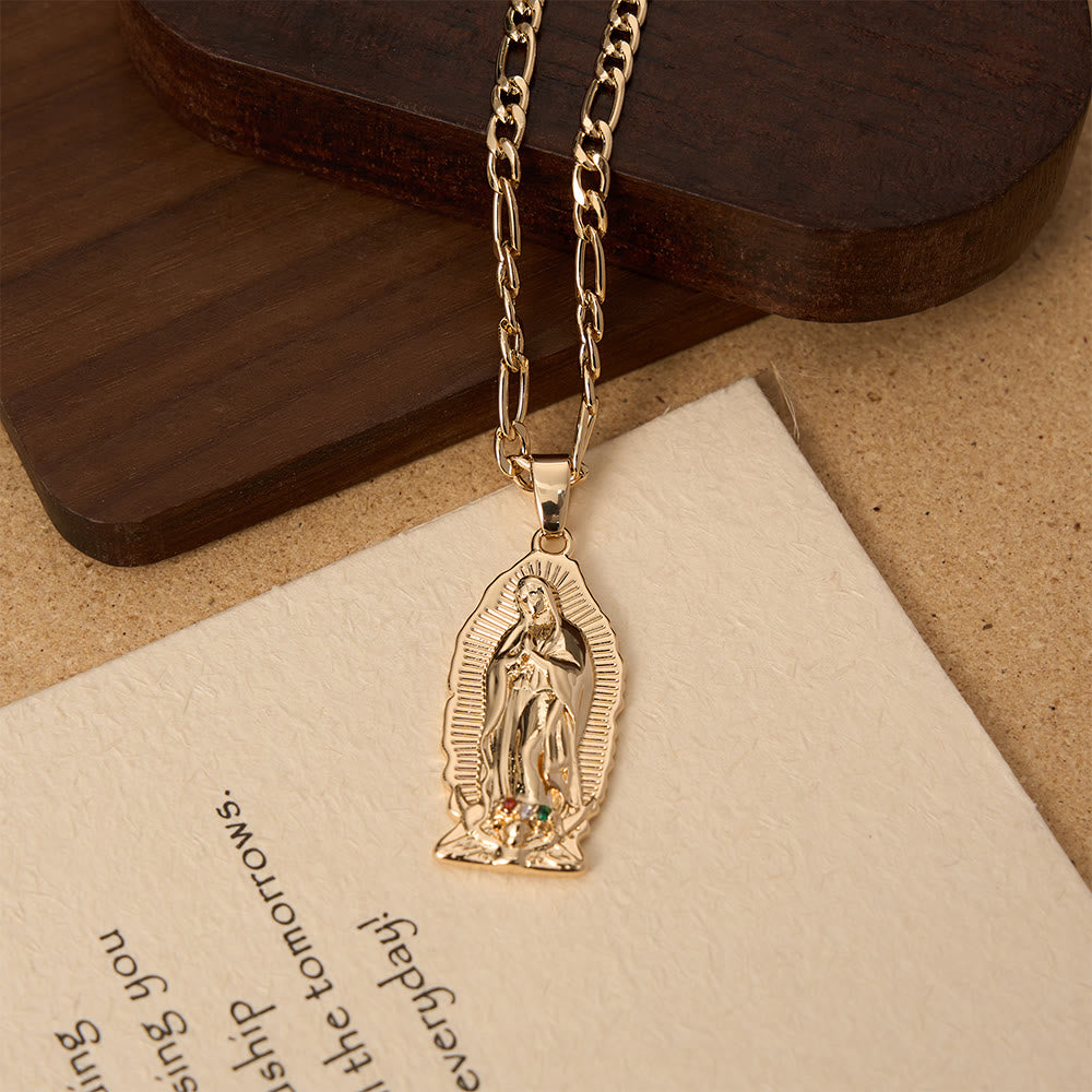 Christianartworkshop Eleganter Anhänger mit Sonnenstrahlenrand, emailliert, Jungfrau Guadalupe, an einer massiven Figaro-Kette - Golden - image 8