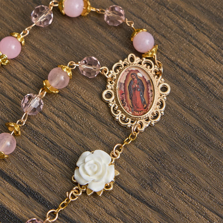 Christianartworkshop Rosenkranz Unserer Lieben Frau von Guadalupe aus rosa Kristall und weißer Rose - image 8