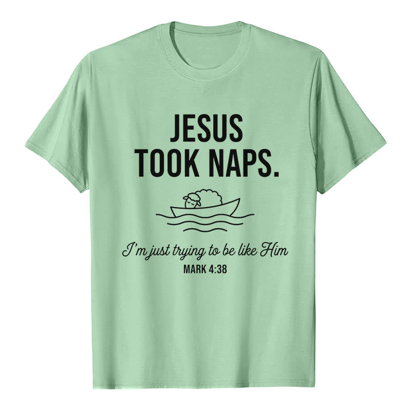 Christianartworkshop Lustiges Glaubenszitat: Schlafendes Lamm auf einem Boot – Minimalistisches Grafikdesign, Premium-Kurzarm-T-Shirt - Hellgrün - 2XL - image 5